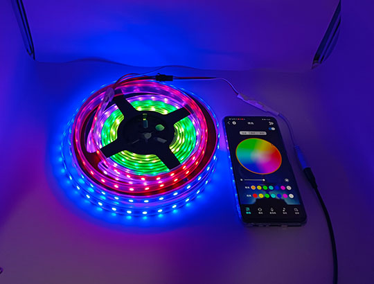 多功能苏州应急手电筒方案开发，手电筒驱动芯片厂家